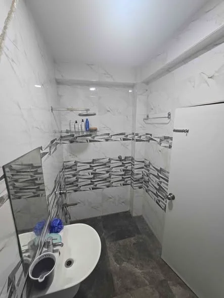 Double Occupancy for Male in 3 BHK Flat for Rent in Hanuman Temple Road