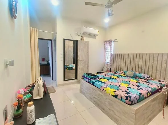 Single Occupancy for Female in 1 BHK Flat for Rent in Financial District