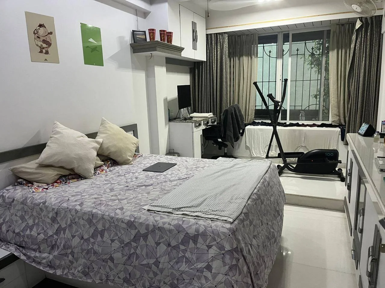 Single Occupancy for Female in 2 BHK Flat for Rent in Bandra West 16th road