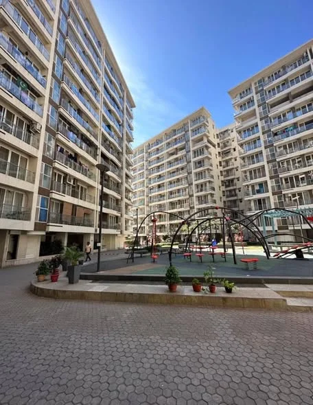 Single Occupancy for Female in 3 BHK Flat for Rent Near BKC