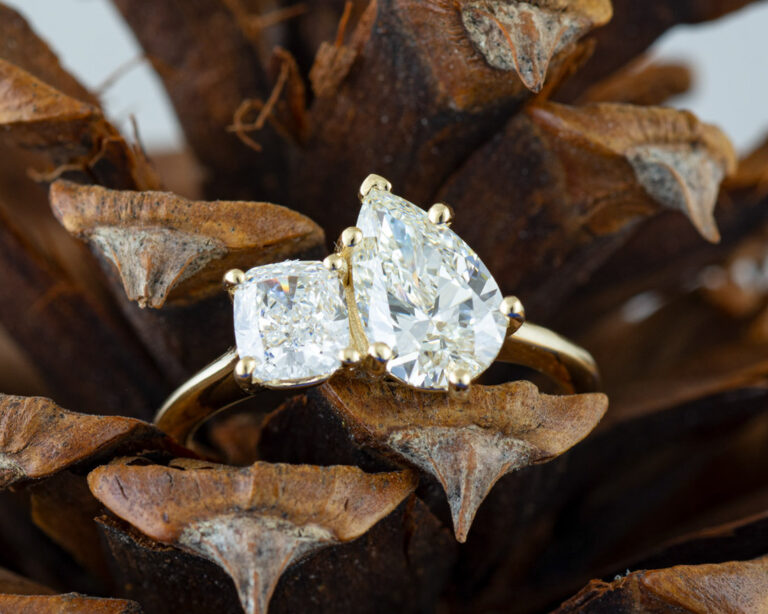 custom-toi-et-moi-ring-pear-cushion-lab-diamonds-06.jpg