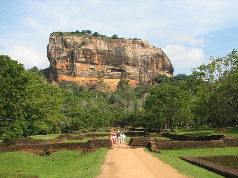 800px-Sigiriya.jpg