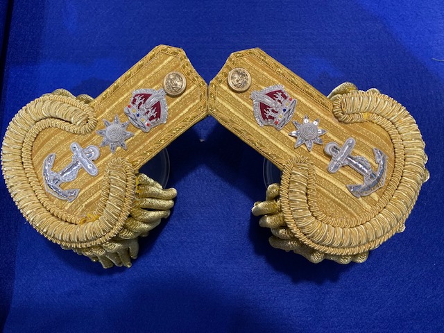 epaulettes.jpg