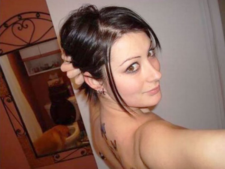 Take a look at yourself, Here Some Of The Worst Selfie Fails By People Who Forgot To Check The Background