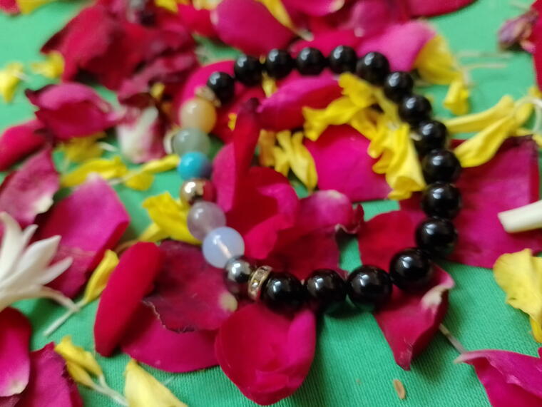 Black Onex with seven chakras