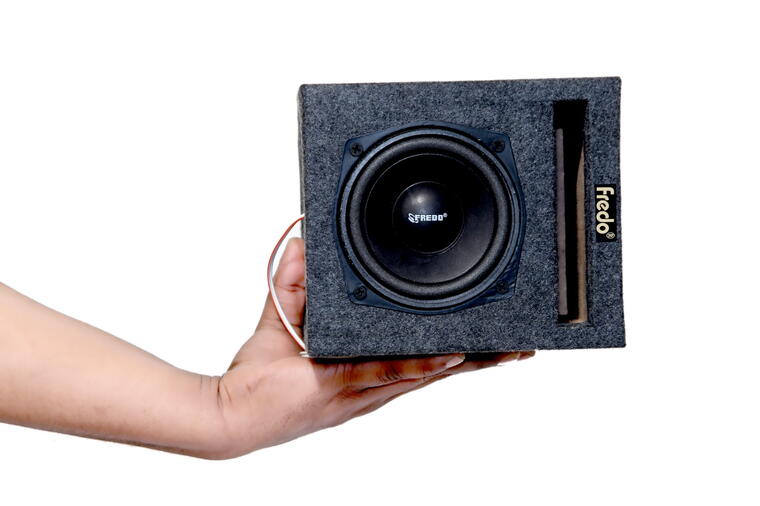 Fredo Loaded 4 inch Single-Magnet subwoofer in L Port bass Enclosure - Passive