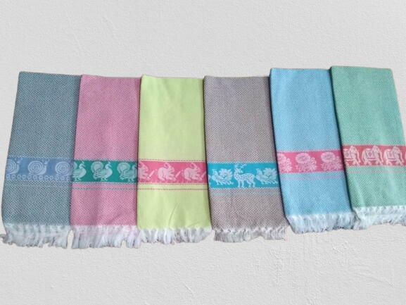 CHECKERED COLOUR TOWEL 🎈