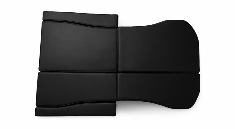 Dark Black | Base Varient| Foldable Bed| XUV 700 7STR
