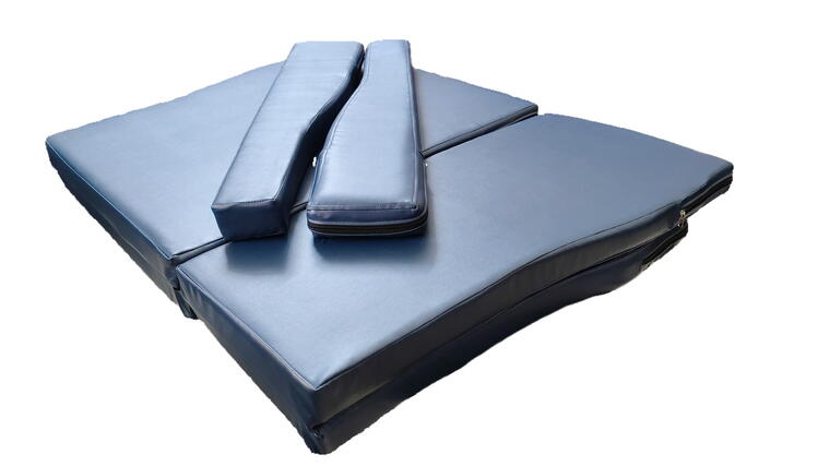 Mid-Night Black | Luxury Varient| Foldable Car Bed | XUV 700 7STR