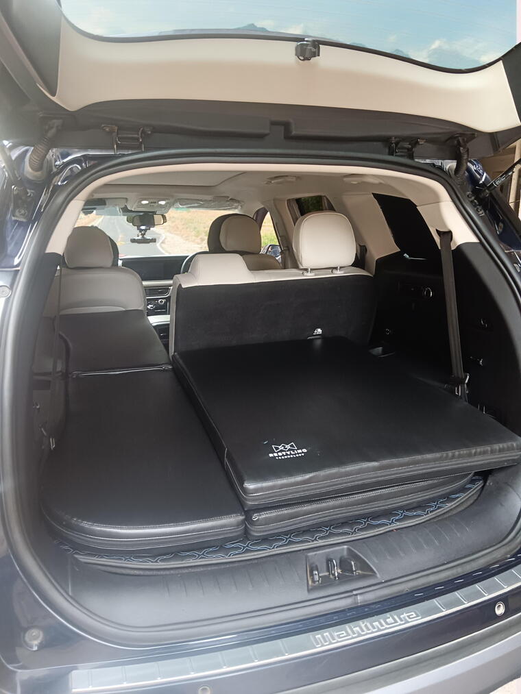Dark Black | Luxury Varient | Foldable Car Bed | XUV 700 7STR