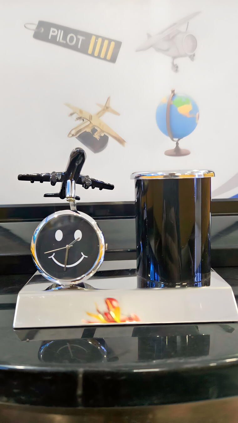 Black Airplane Pen Stand Aircarft