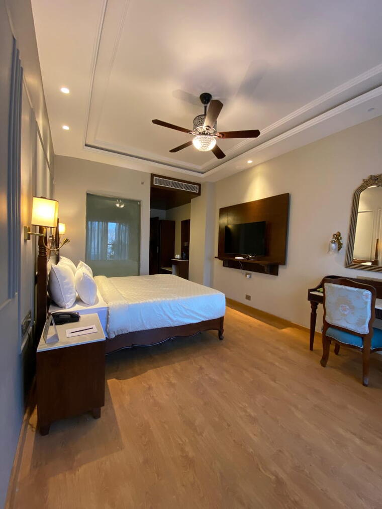 Classic Valley View with Balcony (Good View) with Breakfast