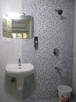 17S9U00777: Bathroom 2