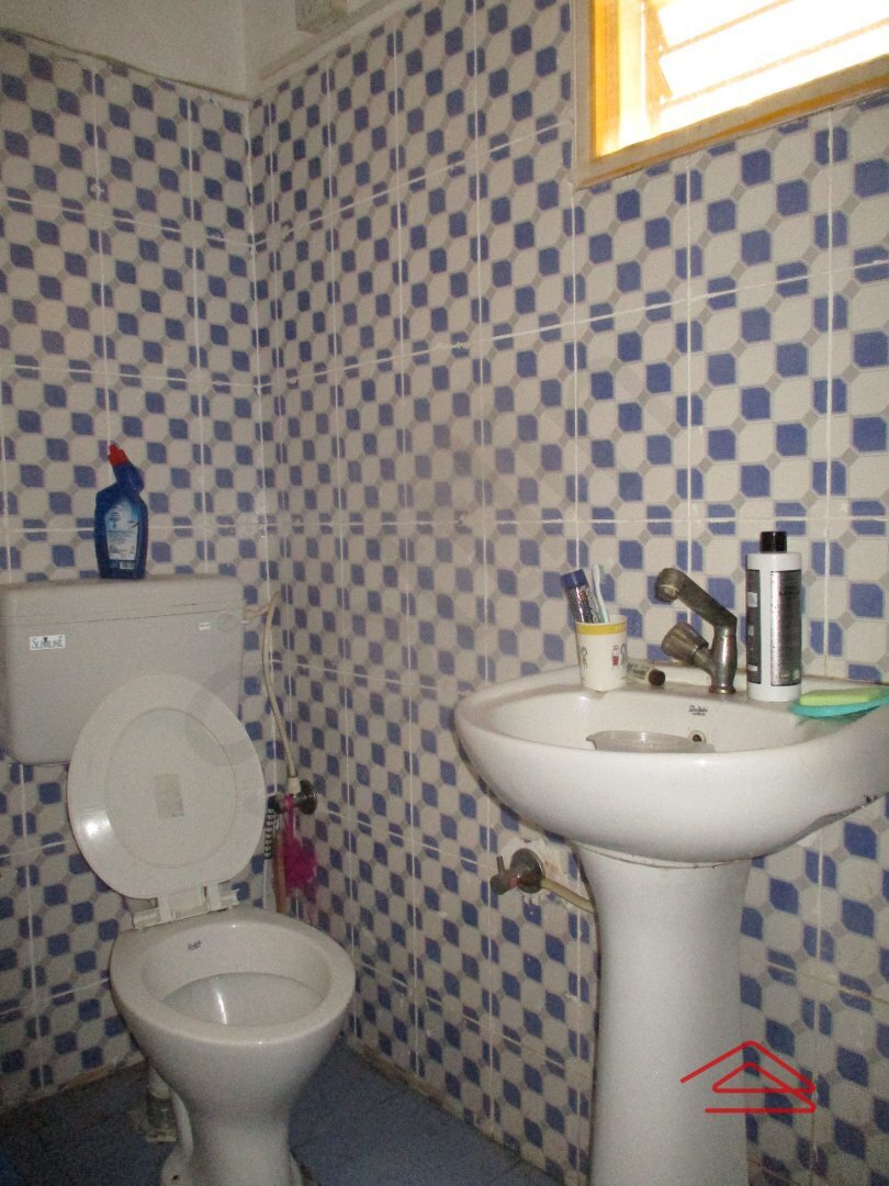 16M5U00486: bathrooms 4