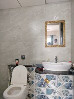 17S9U00376: Bathroom 1