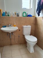 17J1U00030: Bathroom 1
