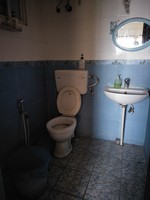 11J6U00087: Bathroom 1