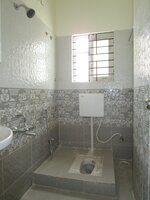 15A8U00972: Bathroom 1