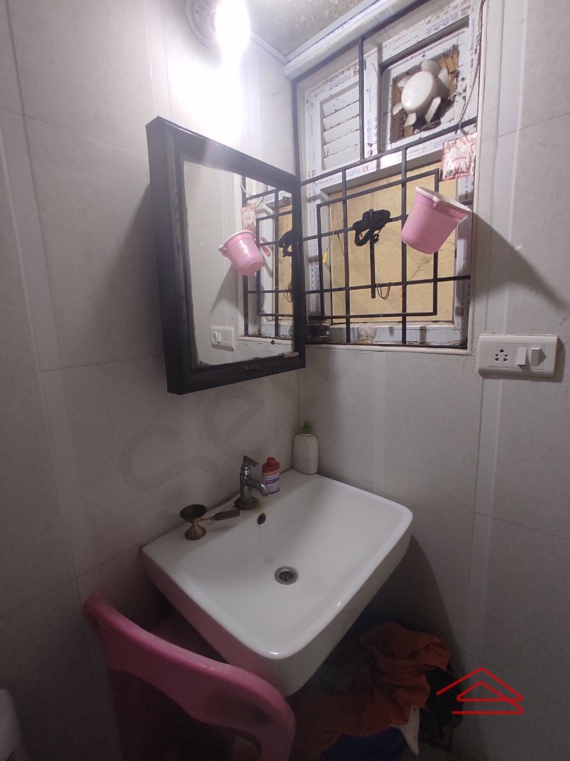 16A4U01118: Bathroom 2