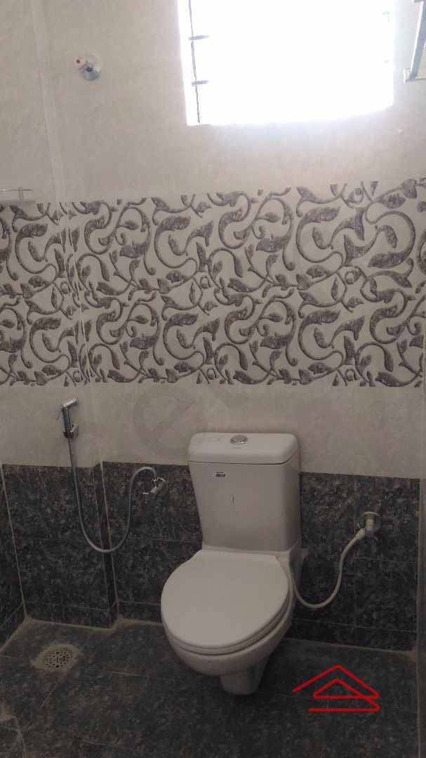 11S9U00012: Bathroom 2