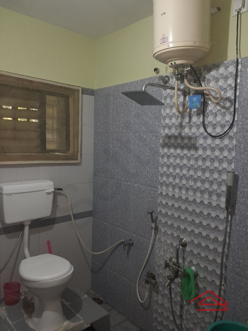 17A8U00800: Bathroom 2