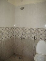 15OAU00263: Bathroom 2