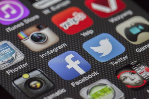 Exploring the Rise of Internet Communities: From Forums to Social Media