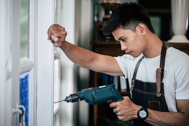 Fast Fix Your Door in 2025: Help for Automatic Garage Door Repair Dubai