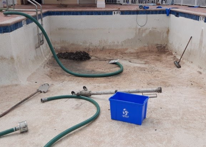 How to Pick the Best Pool Draining Service for Your Backyard Oasis