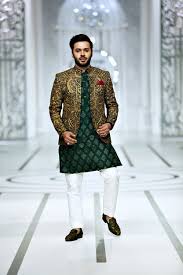Can men wear sherwani for reception?
