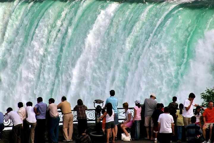 Niagara Falls Bus Tour: Explore Canada’s Most Breathtaking Wonder