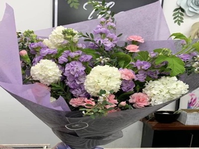 Christmas Blooms: Festive Florist Ideas for Your Home