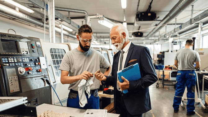 Reducing Peak Loads in Smart Grids with Energy Storage and Demand Response