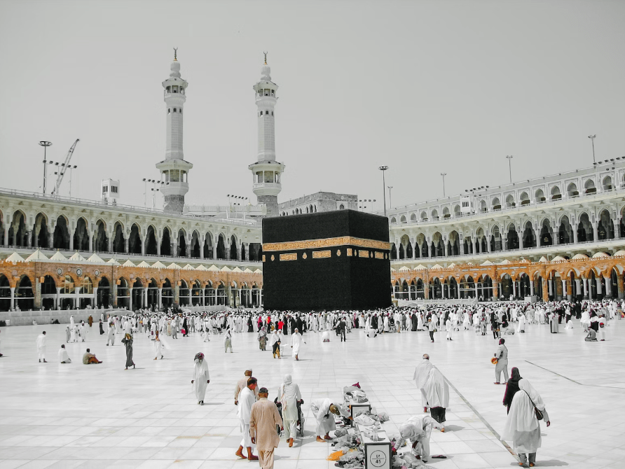 What Makes Certain UK Umrah Agencies More Trusted Than Others?