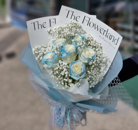 Celebrate the Season with Beautiful Christmas Flowers