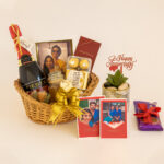 How Do I Choose Anniversary Gifts India Couples Love for Their First Anniversary