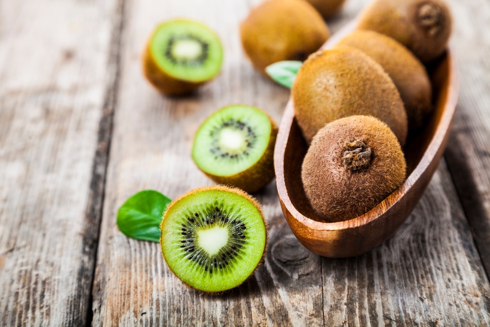 Kiwifruit Power: A Complete Guide to Men’s Health Benefits & Nutritional Strength