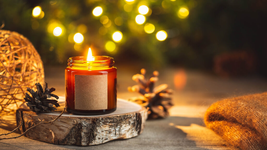 How Do Holiday Aromas Influence Cozy Candle Choices?