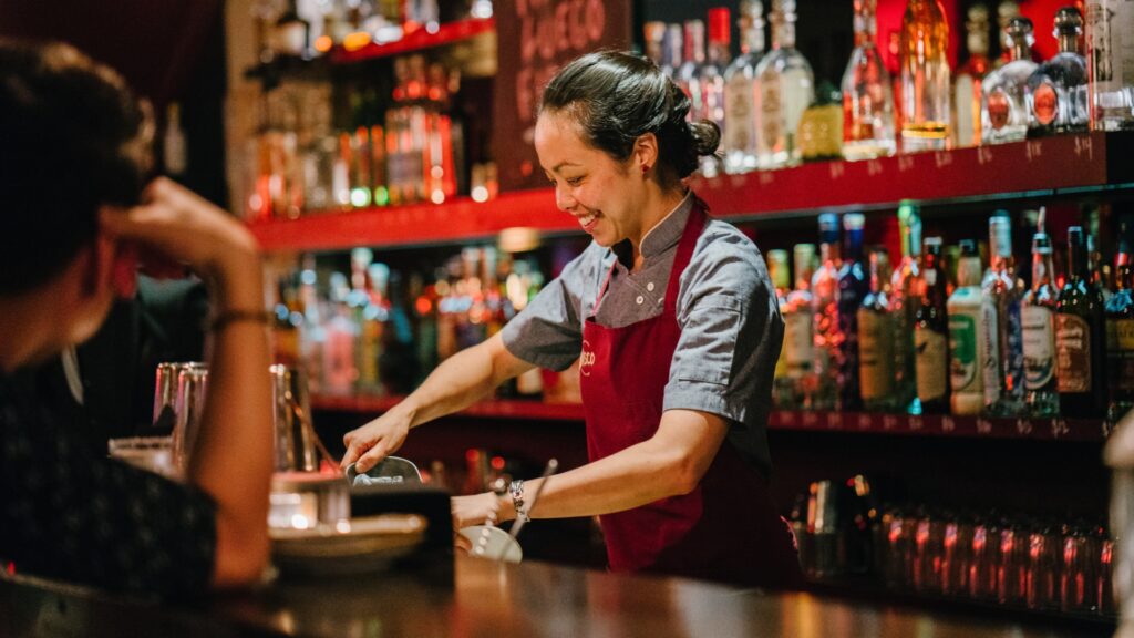 How Do Top Bartenders Manage Busy Nights Effectively?