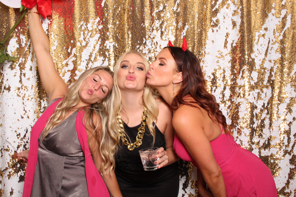How Do Photo Booth Rental Services Fit Intimate Gatherings?