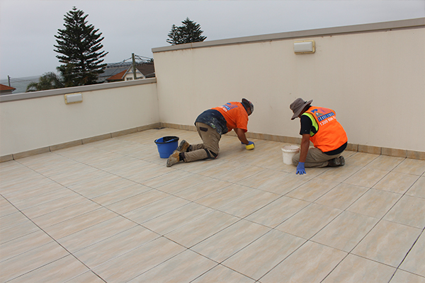 Best Methods to Stop Moisture Seepage Inside Your Property Safely