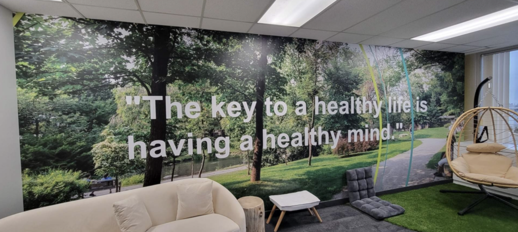 How Custom Vinyl Signs Help Mississauga Companies Stand Out in Competitive Markets