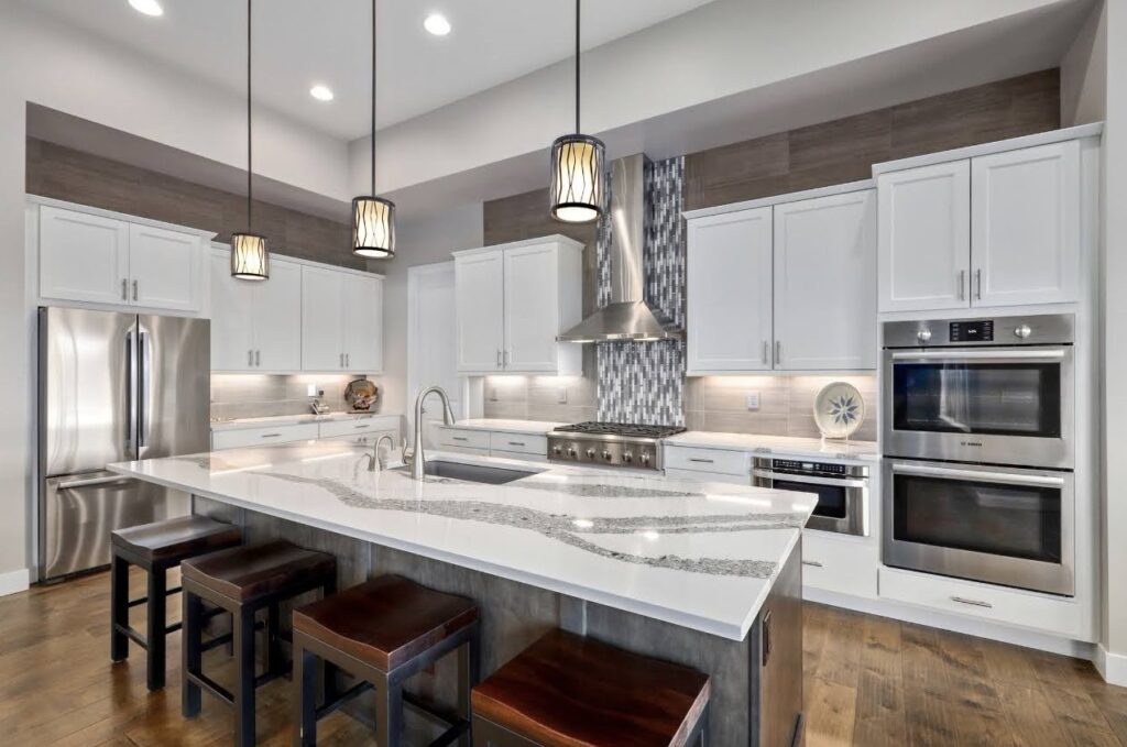 How Custom Cabinets Elevate Luxury Kitchen Remodels?