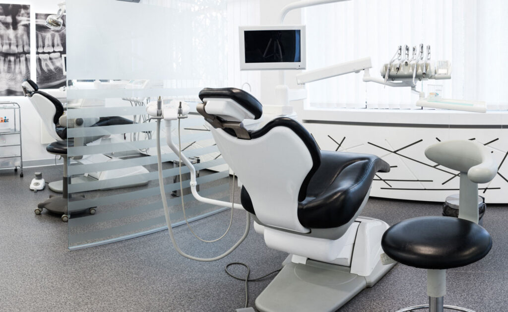 Choosing the Right Dental Clinic for Complete Oral Care
