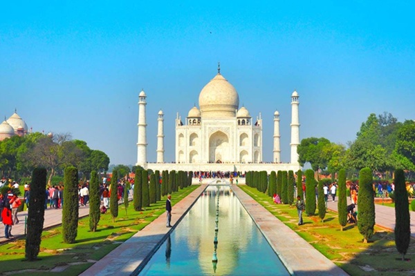AKG Travel & Tours – Curated with Elegance: A Refined 18 Days India Travel Package for Discerning American Travelers