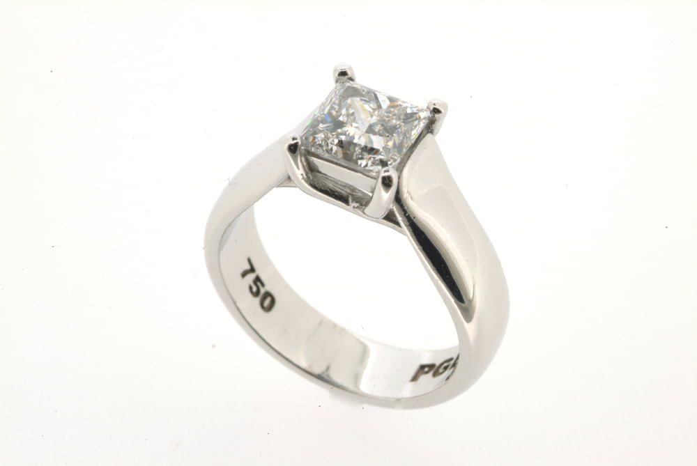 Sparkling Secrets: Why Diamond Sapphire Rings Are the Ultimate Choice
