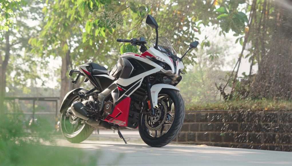 Bajaj Pulsar RS 200: Sporty Design with Strong Performance and a Smooth Ride