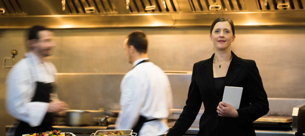 How Can Casual Dining Restaurant Managers Find Jobs Fast?
