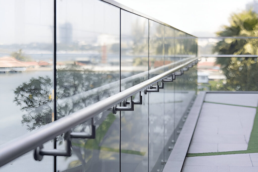 Top 7 Reasons to Choose Glass Shower Doors Over Shower Curtains