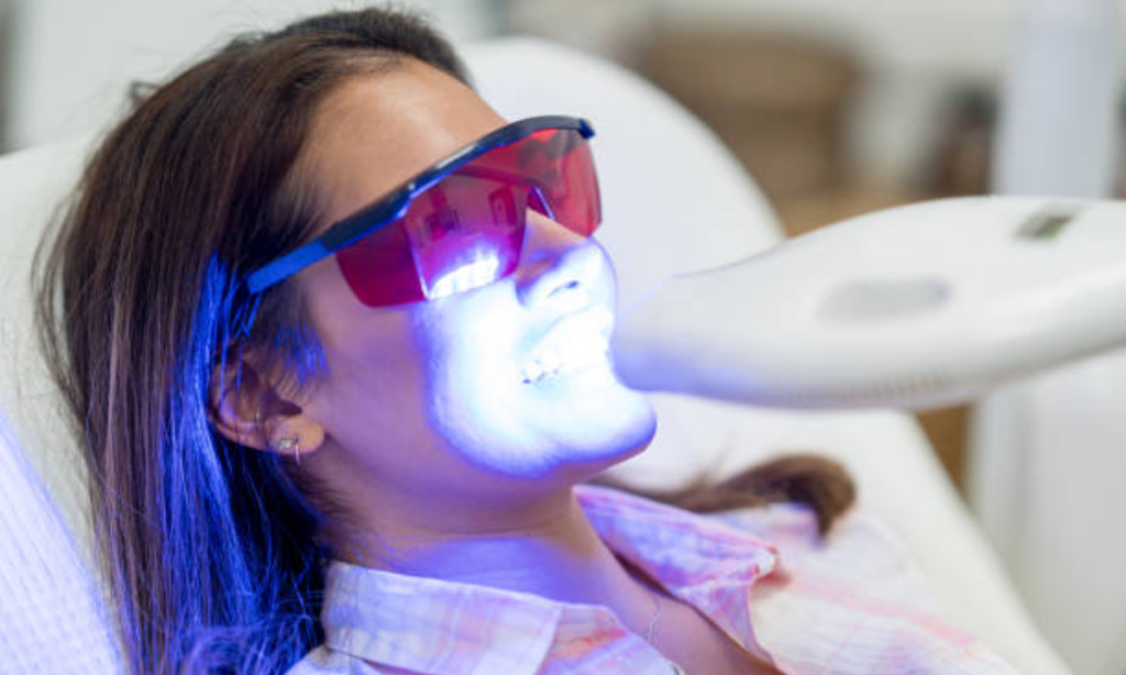 Tips to Find the Best Dental Clinic for Safe and Effective Teeth Whitening